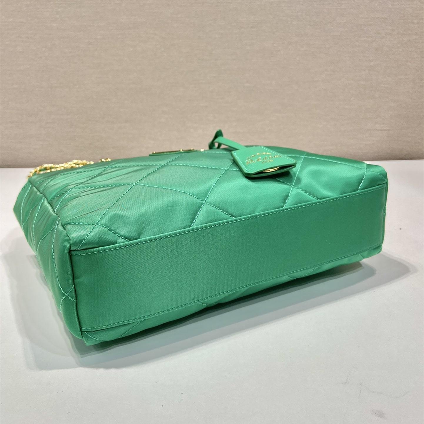 高仿Prada*ReEdition系列中古袋1BG468綠色免檢版