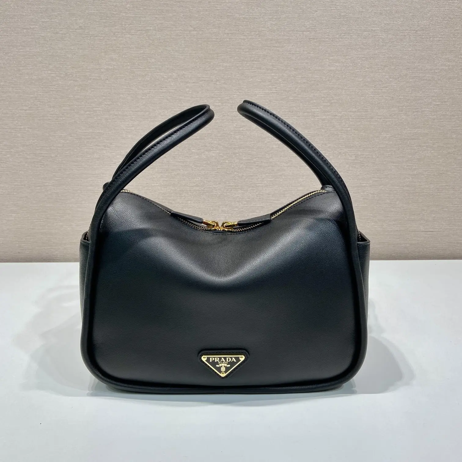 Prada 1BA451 單肩袋：小牛皮日常使用狀態