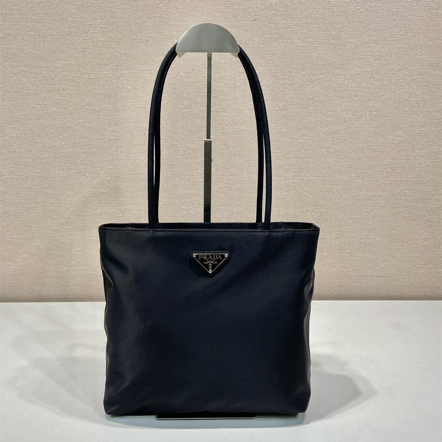 高仿Prada*ReEdition系列托特包B6247黑色小號免檢版