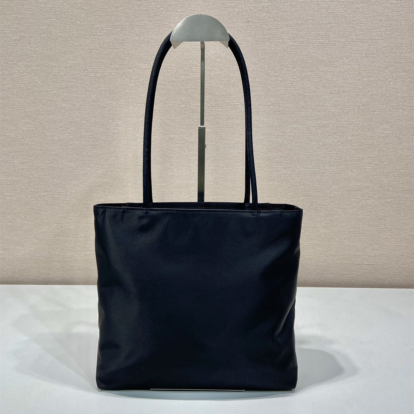 高仿Prada*ReEdition系列托特包B6247黑色小號免檢版