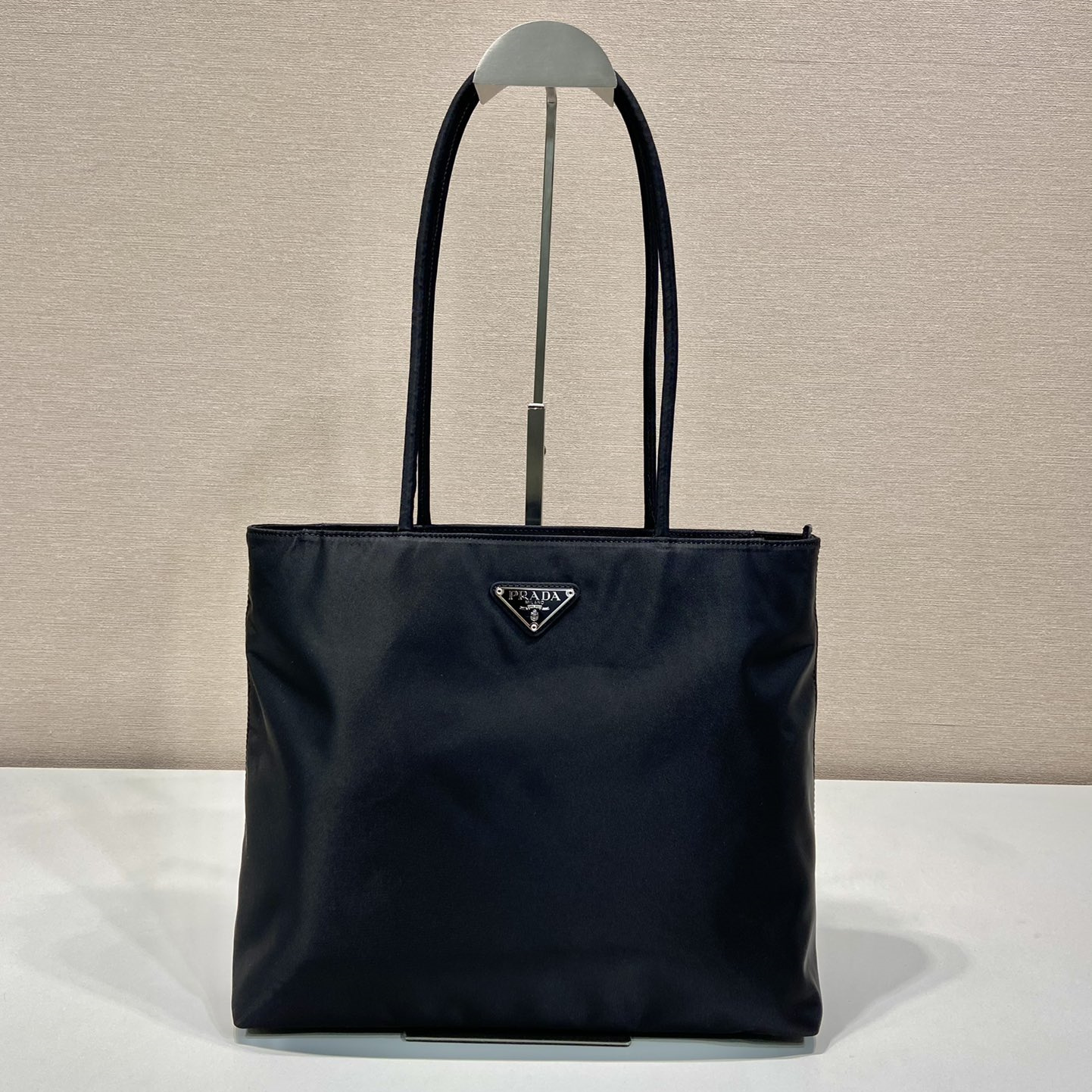 高仿Prada*ReEdition系列托特包B6245黑色中號免檢版
