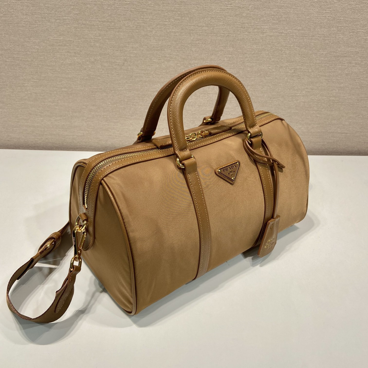 高仿Prada*ReEdition系列手提包1BB233棕色免檢版