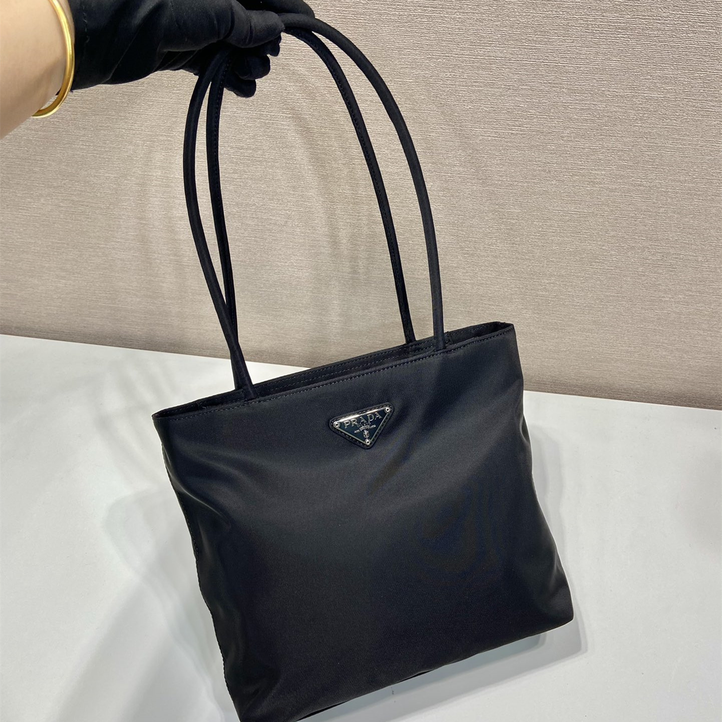 高仿Prada*ReEdition系列托特包B6247黑色小號免檢版