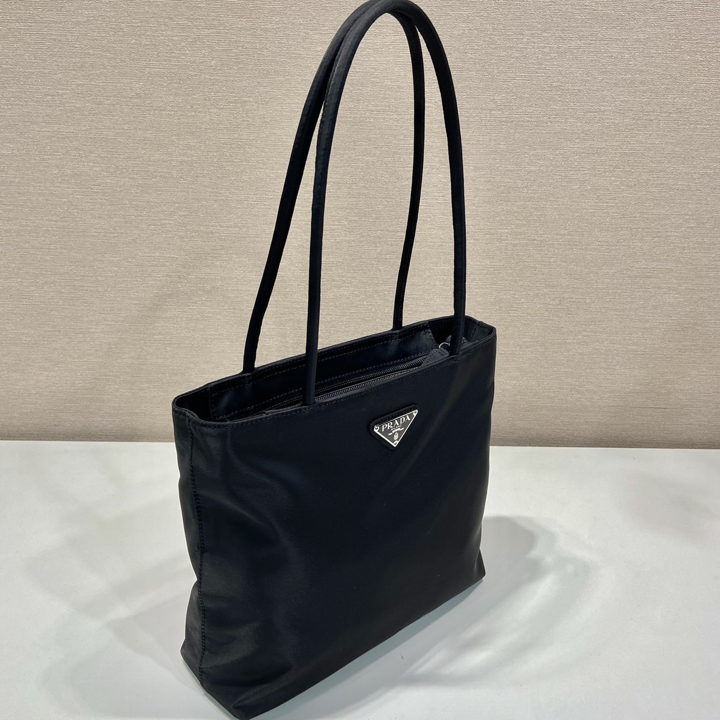 高仿Prada*ReEdition系列托特包B6247黑色小號免檢版