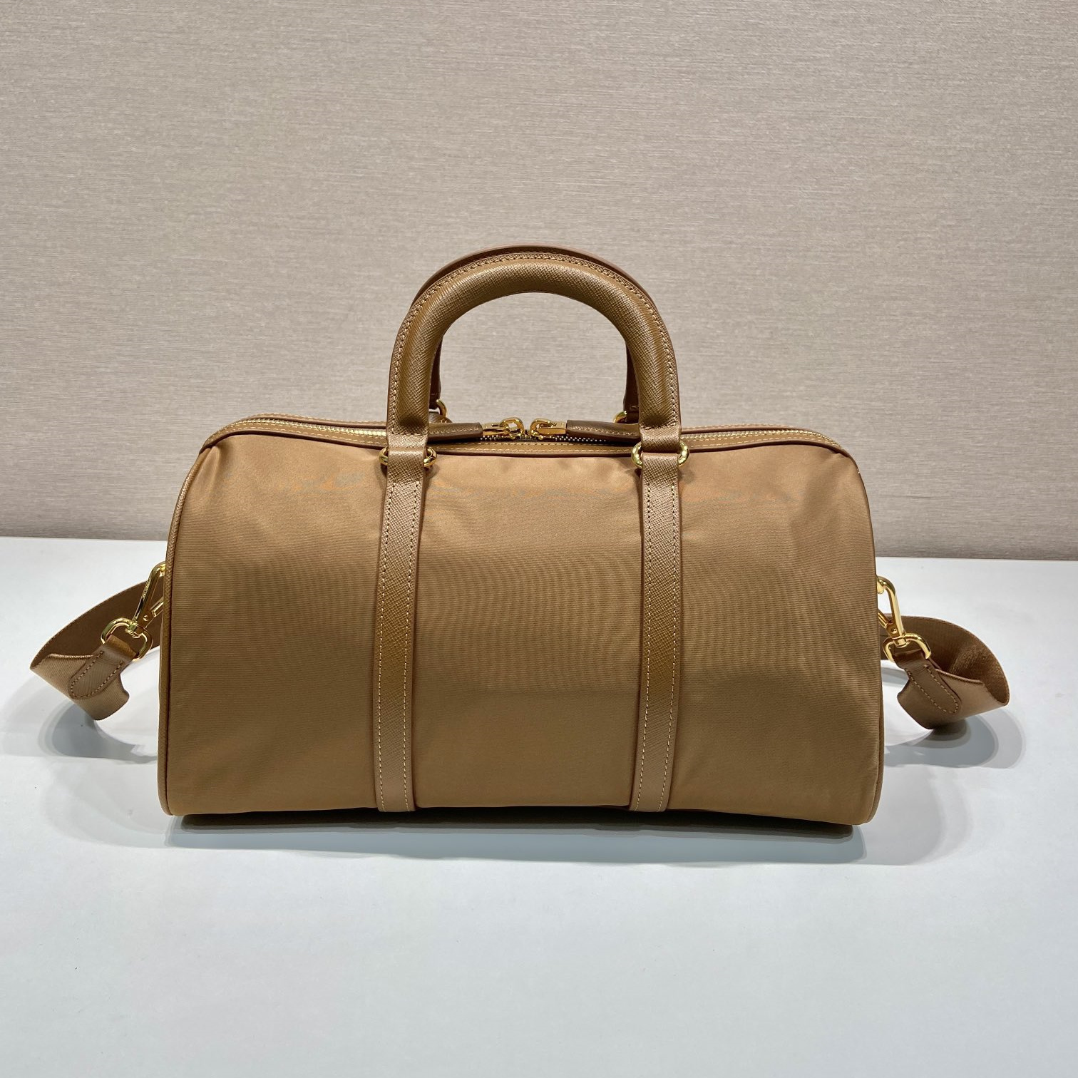 高仿Prada*ReEdition系列手提包1BB233棕色免檢版