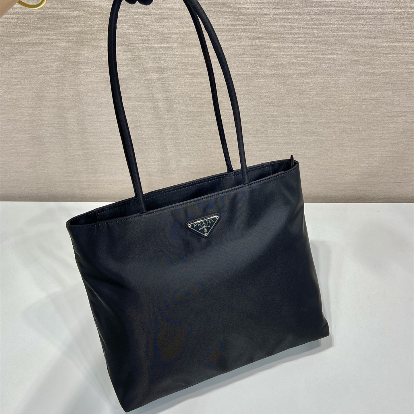 高仿Prada*ReEdition系列托特包B6245黑色中號免檢版
