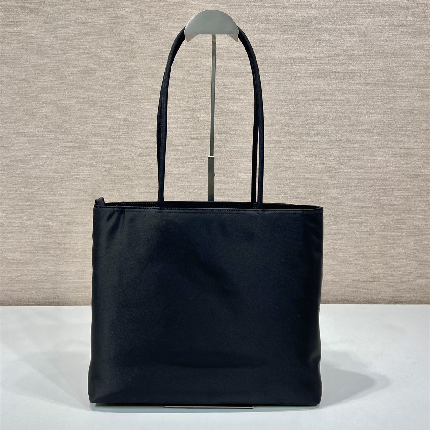 高仿Prada*ReEdition系列托特包B6245黑色中號免檢版