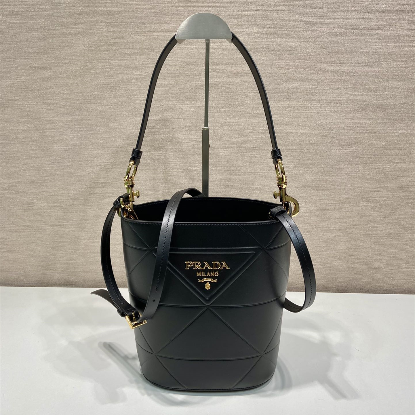 高仿Prada水桶包1BA380黑色免檢版