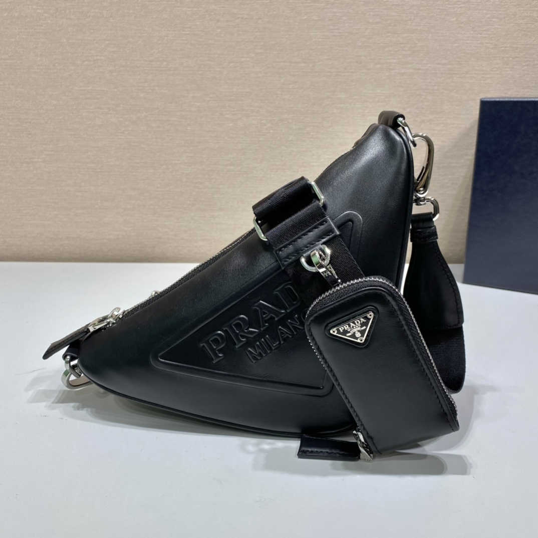 高仿Prada斜跨包1BH190黑色免檢版