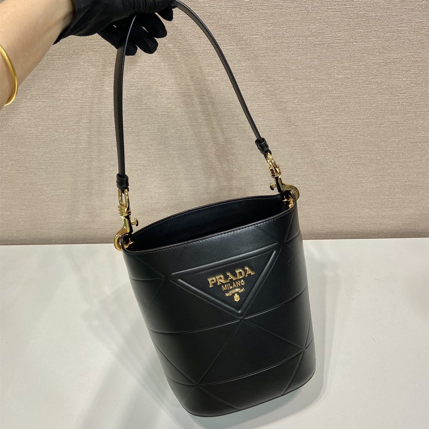 高仿Prada水桶包1BA380黑色免檢版