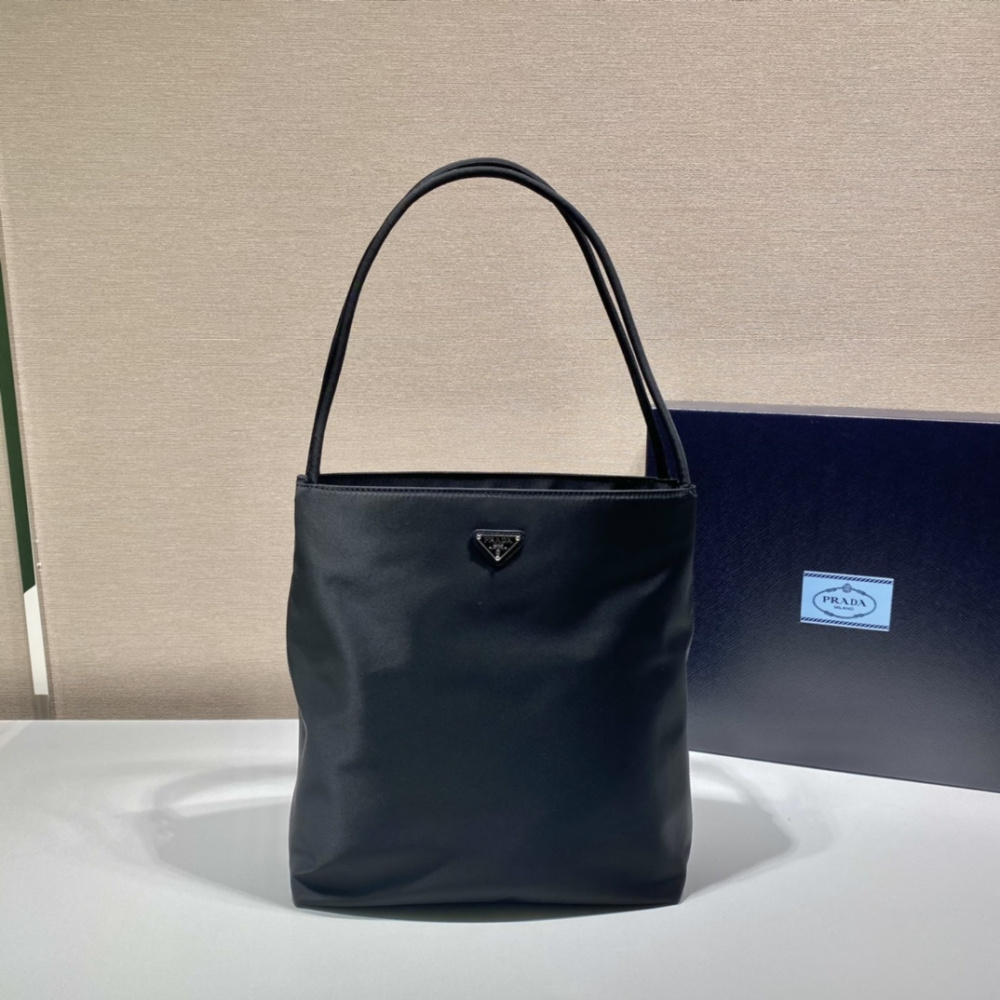高仿Prada*Re-Edition系列中古袋B6246大號免檢版