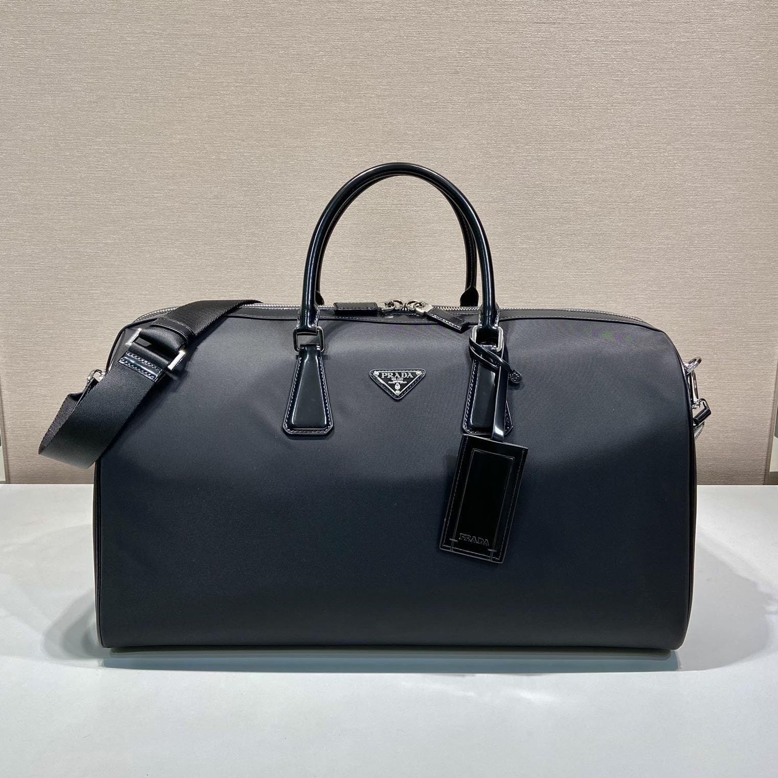 高仿Prada*Re-Edition系列2VC018旅行袋免檢版