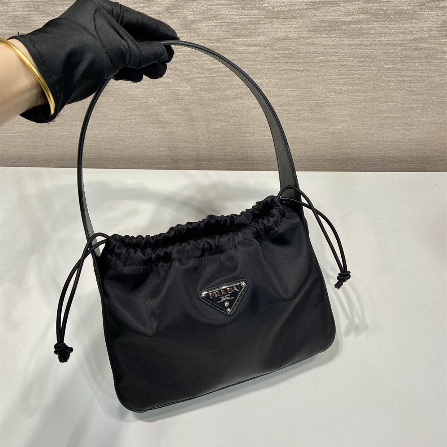 高仿Prada*ReEdition系列B6249腋下包小號黑色免檢版