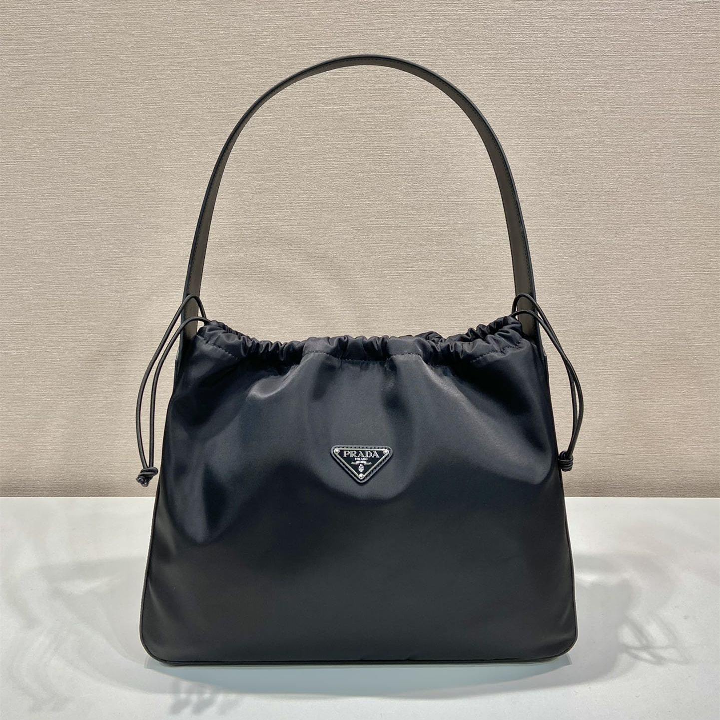 高仿Prada*ReEdition系列B6250腋下包大號黑色免檢版