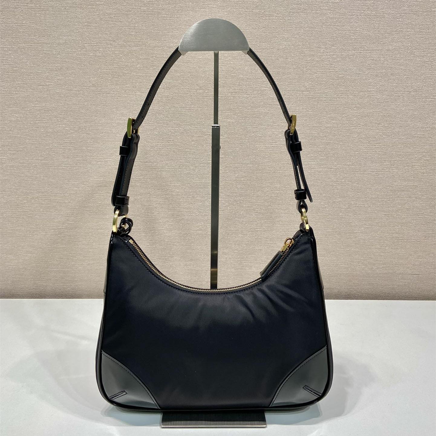高仿Prada*Re-Edition系列1BC214腋下包免檢版
