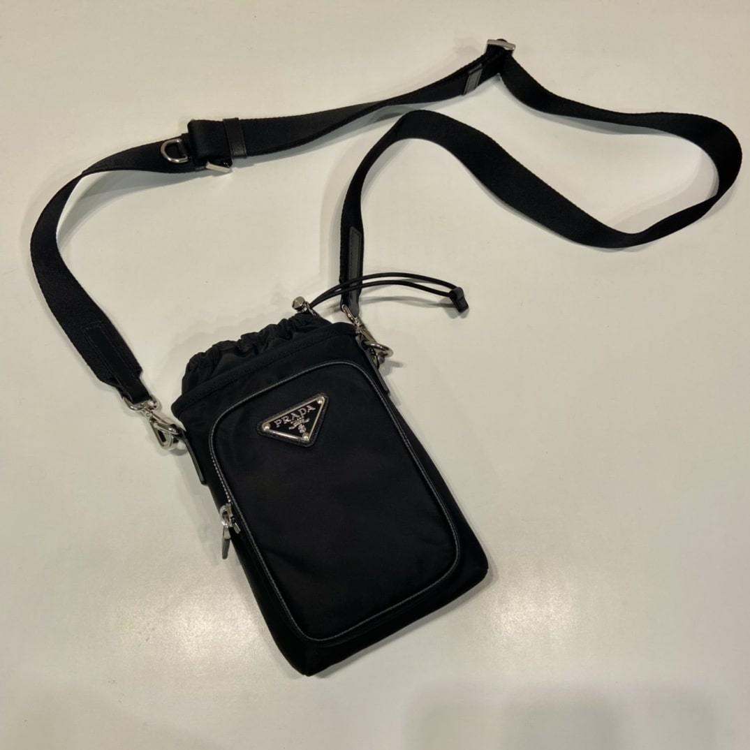 高仿Prada*Re-Edition系列2ZH155手機包免檢版