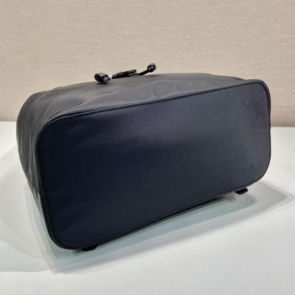 高仿Prada中古背包1BZ830黑色大號免檢版