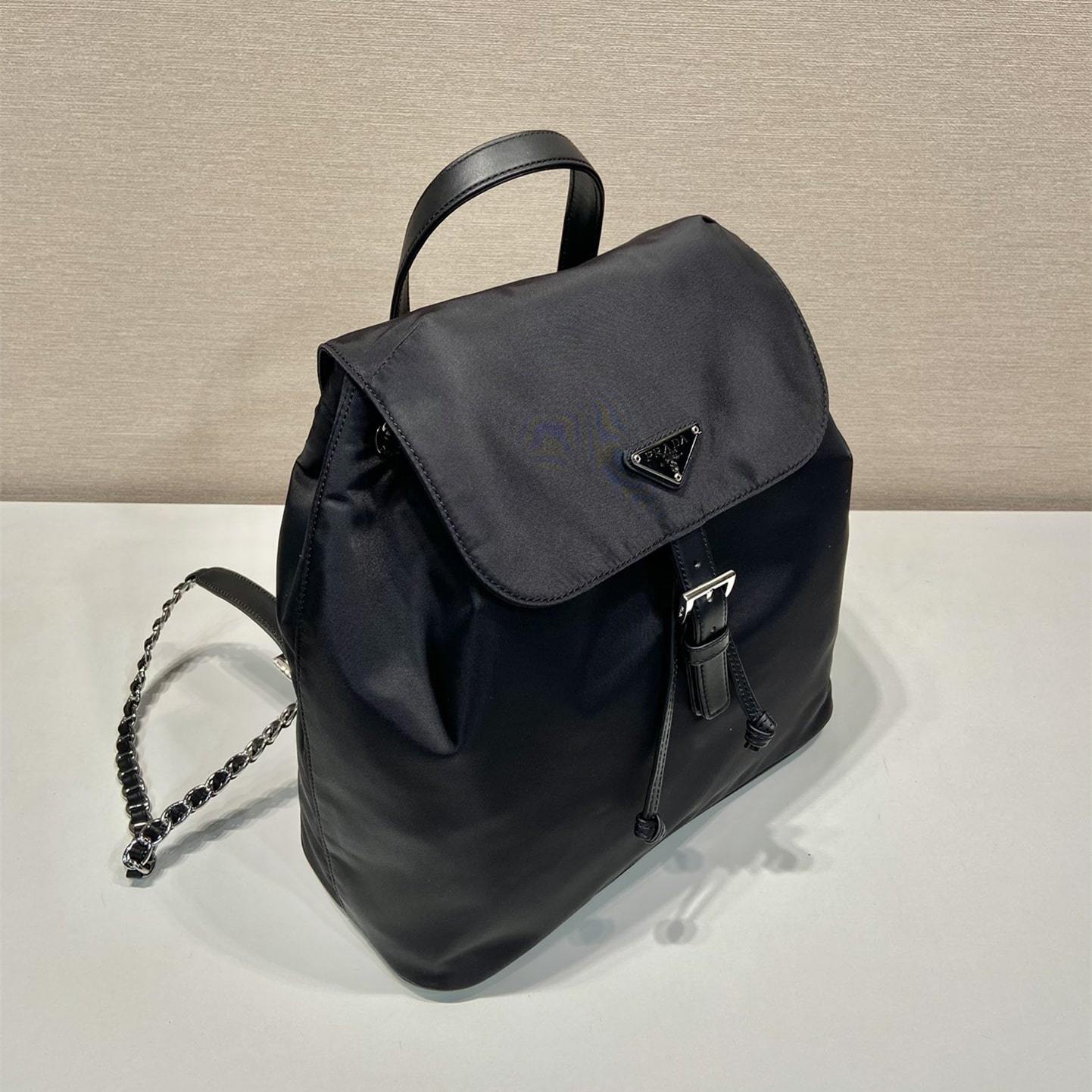 高仿Prada中古背包1BZ830黑色大號免檢版