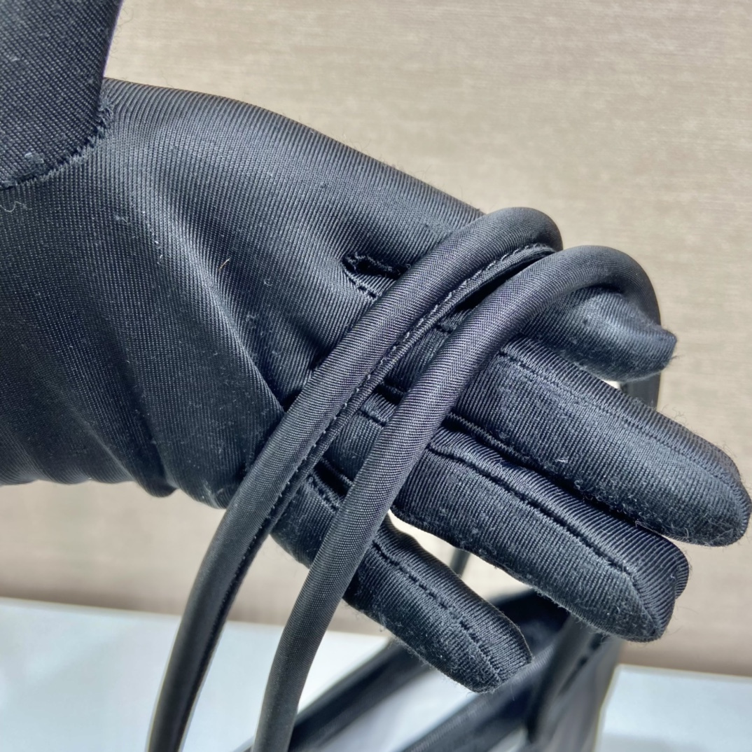 高仿Prada*Re-Edition系列中古袋B6248中號免檢版