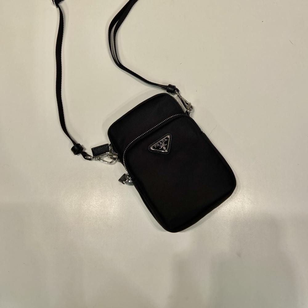 高仿Prada*Re-Edition系列2ZT024手機包免檢版