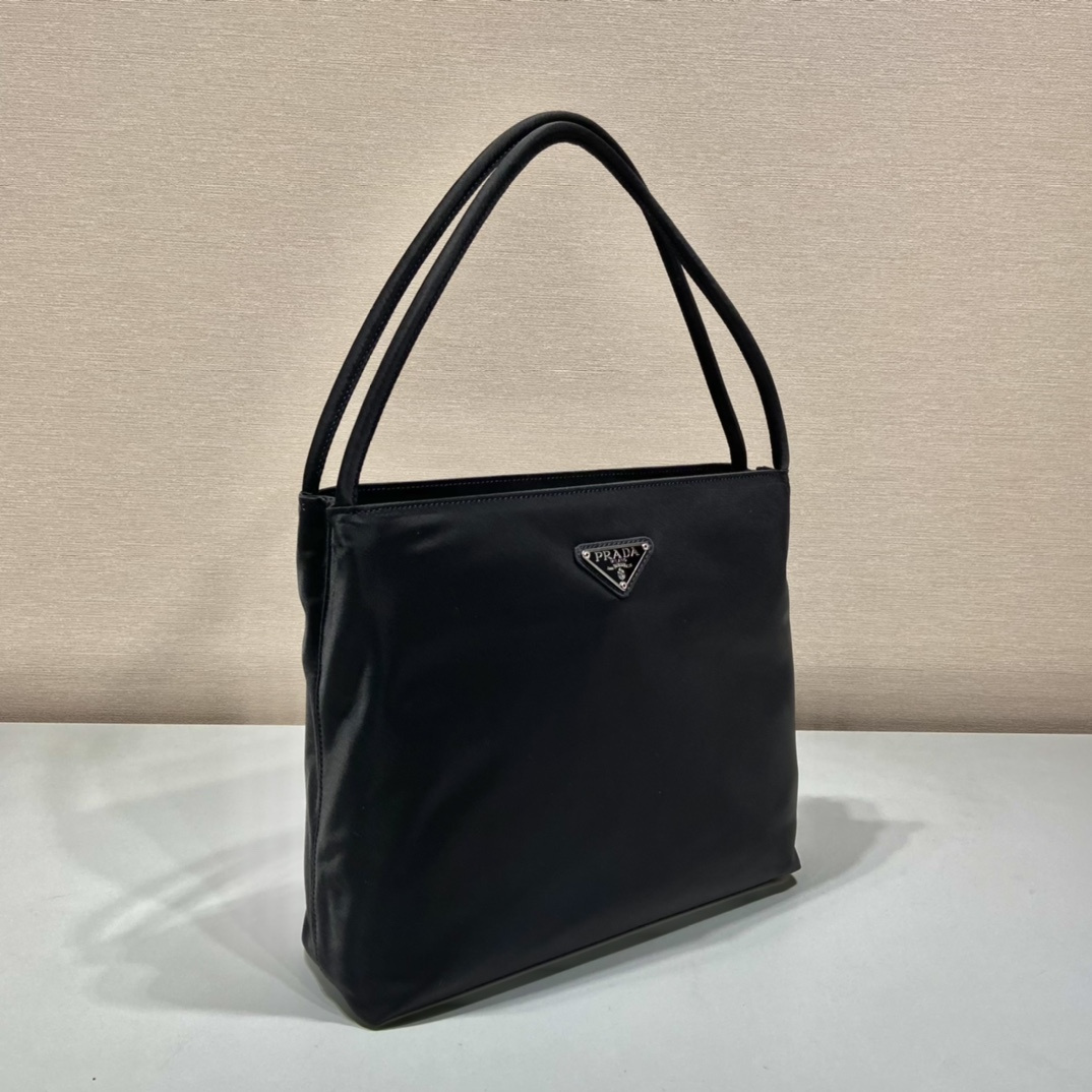 高仿Prada*Re-Edition系列中古袋B6246中號免檢版