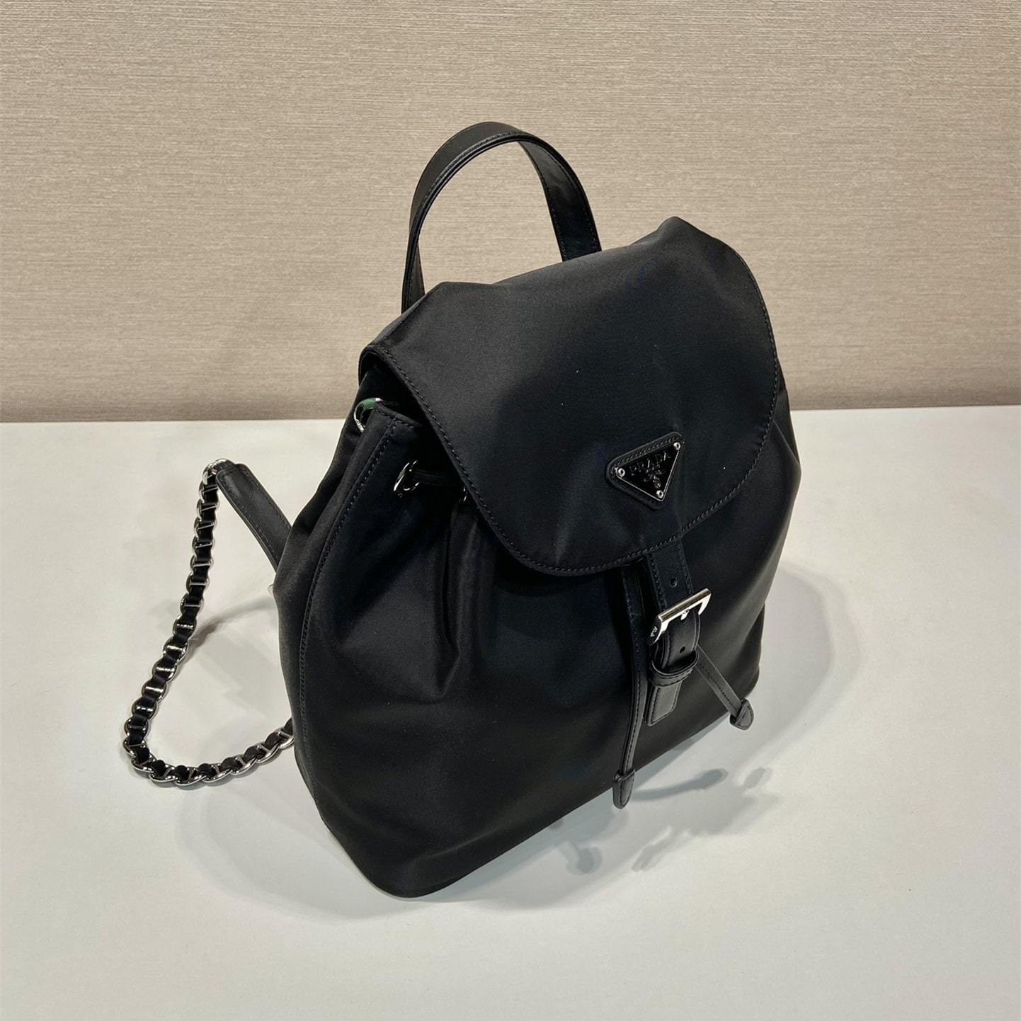 高仿Prada中古背包1BZ831黑色小號免檢版