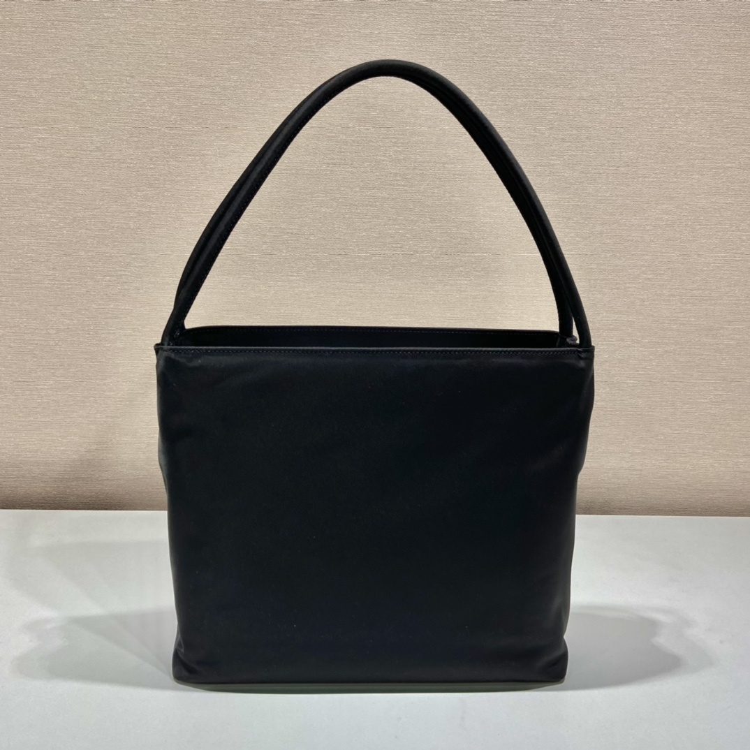 高仿Prada*Re-Edition系列中古袋B6246中號免檢版