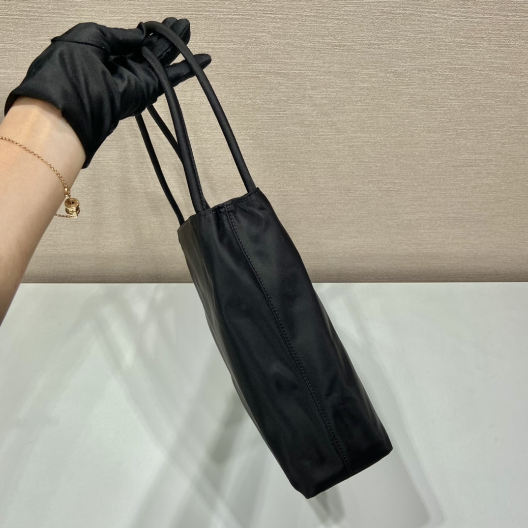 高仿Prada*Re-Edition系列中古袋B6246中號免檢版