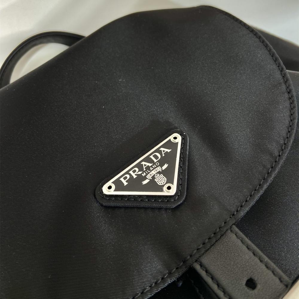 高仿Prada中古背包1BZ831黑色小號免檢版
