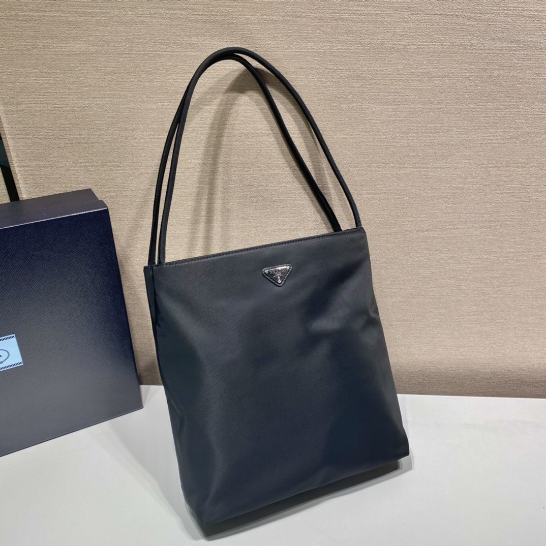 高仿Prada*Re-Edition系列中古袋B6246大號免檢版
