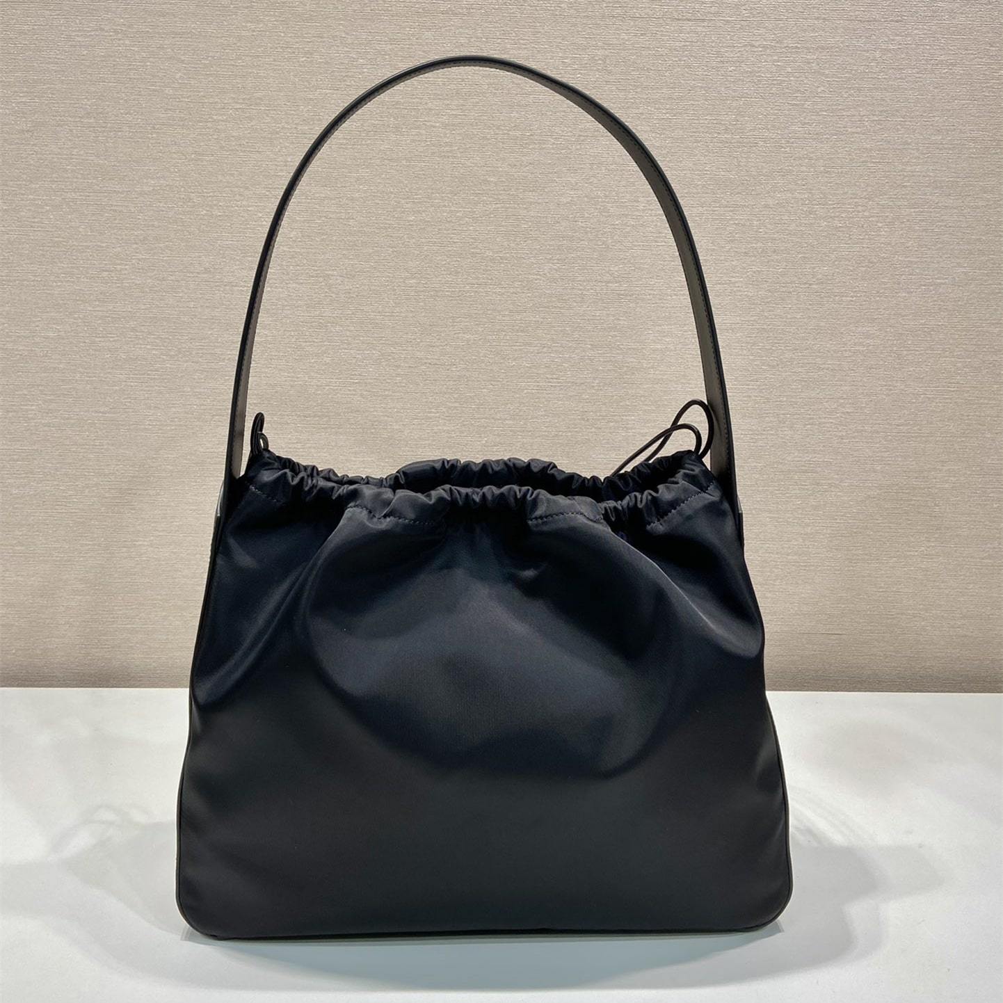 高仿Prada*ReEdition系列B6250腋下包大號黑色免檢版