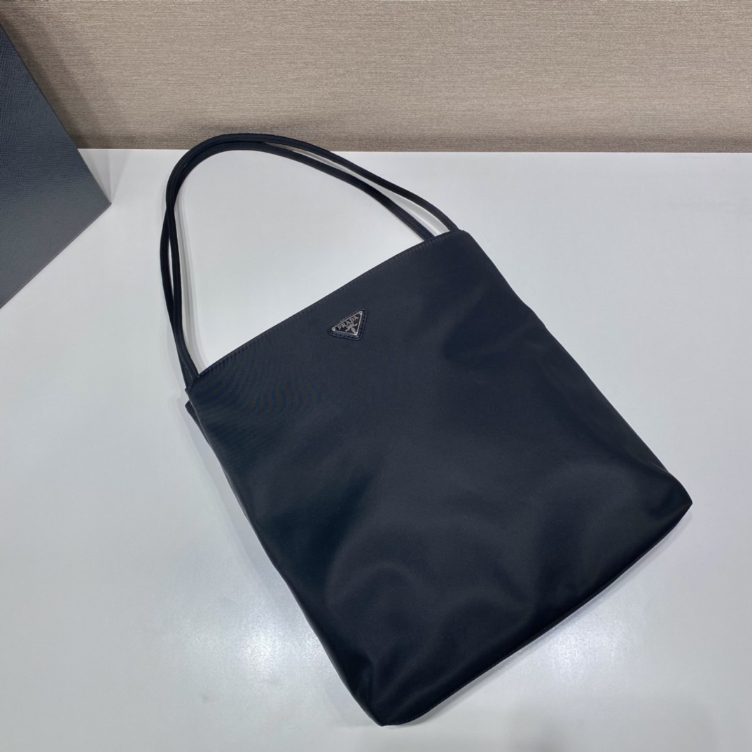 高仿Prada*Re-Edition系列中古袋B6246大號免檢版