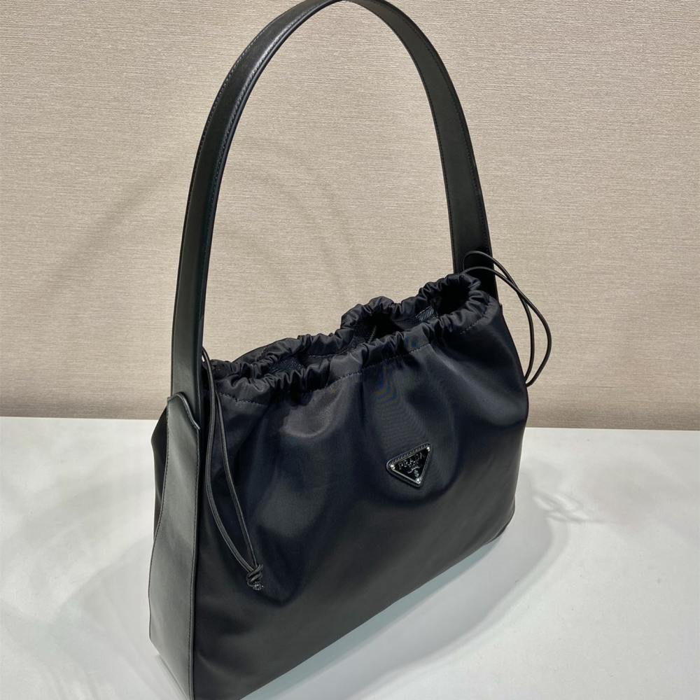 高仿Prada*ReEdition系列B6250腋下包大號黑色免檢版
