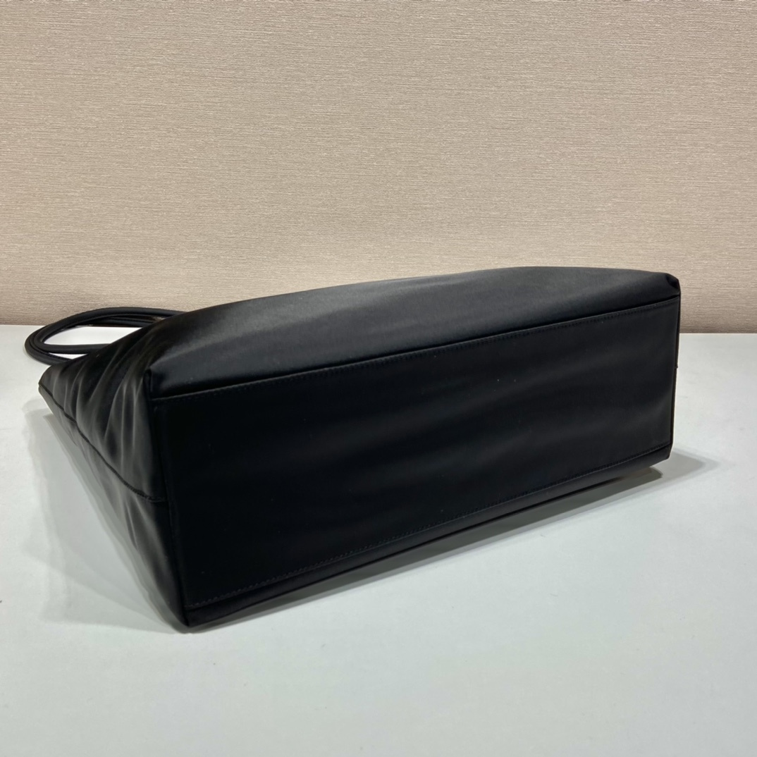 高仿Prada*Re-Edition系列中古袋B6248中號免檢版