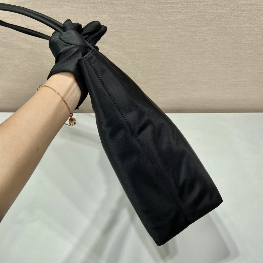 高仿Prada*Re-Edition系列中古袋B6248中號免檢版