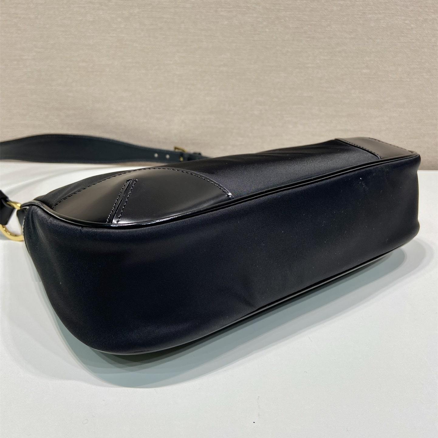 高仿Prada*Re-Edition系列1BC214腋下包免檢版