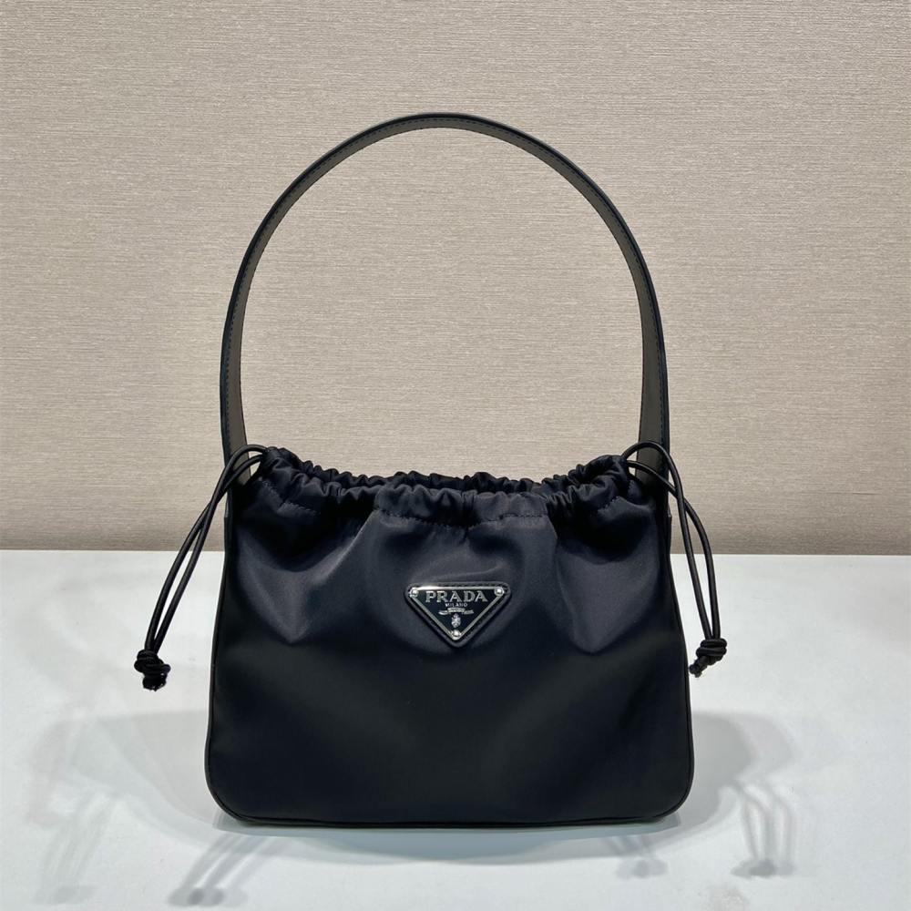 高仿Prada*ReEdition系列B6249腋下包小號黑色免檢版
