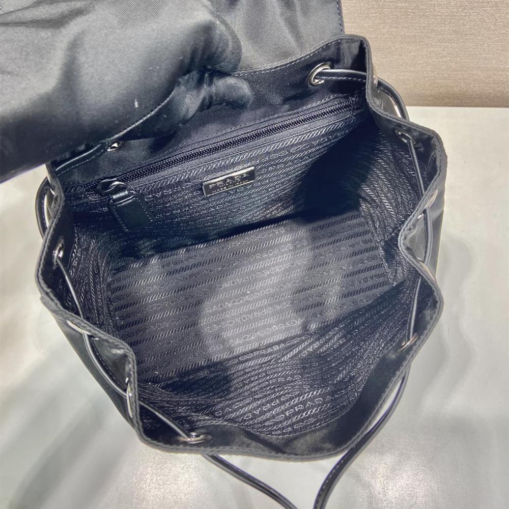 高仿Prada中古背包1BZ831黑色小號免檢版