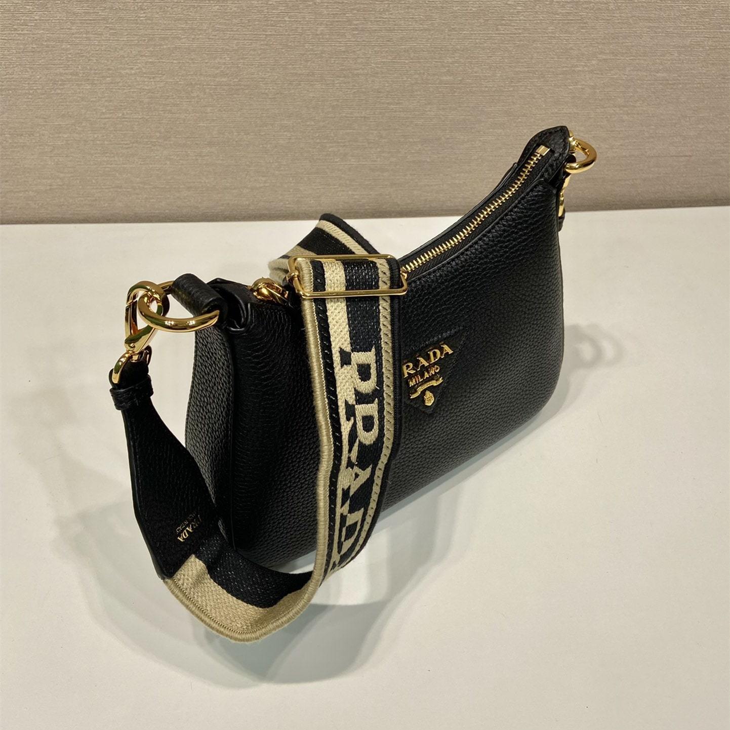 高仿Prada單肩包1BH193黑色免檢版