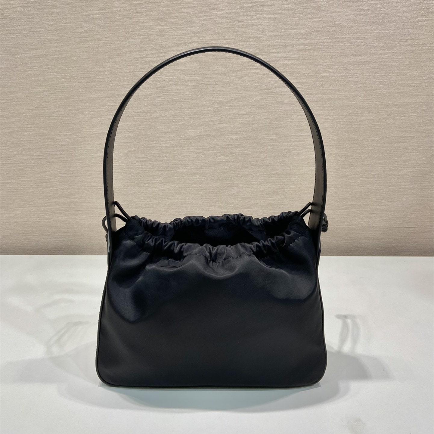 高仿Prada*ReEdition系列B6249腋下包小號黑色免檢版