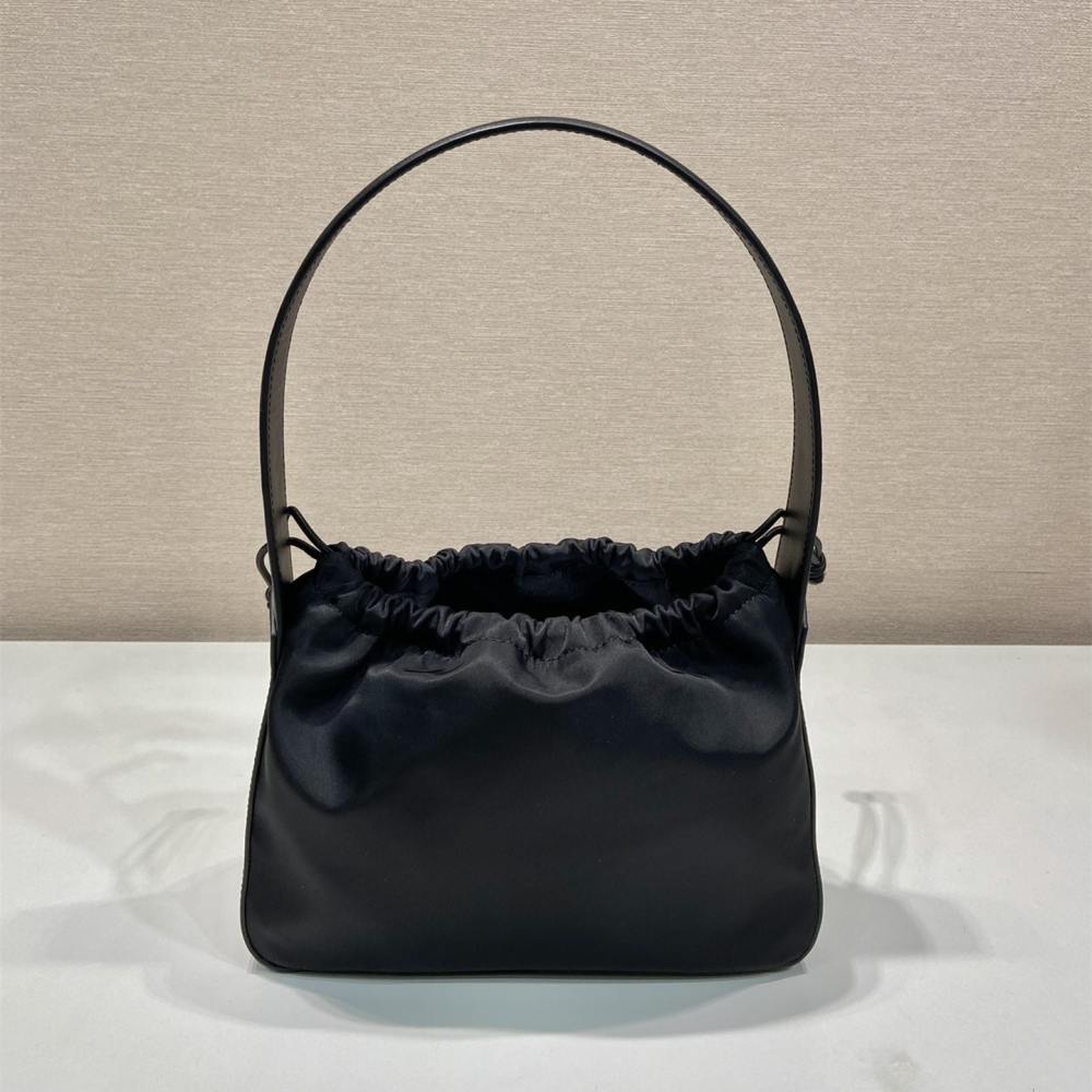 高仿Prada*ReEdition系列B6249腋下包小號黑色免檢版