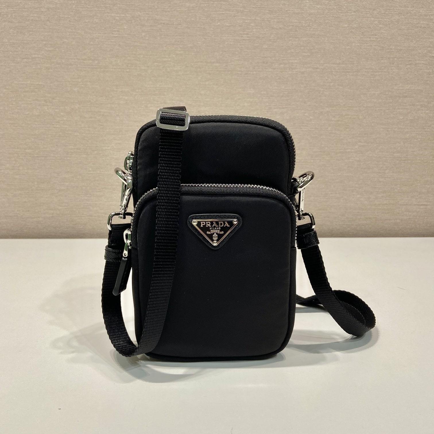 高仿Prada*Re-Edition系列2ZT024手機包免檢版
