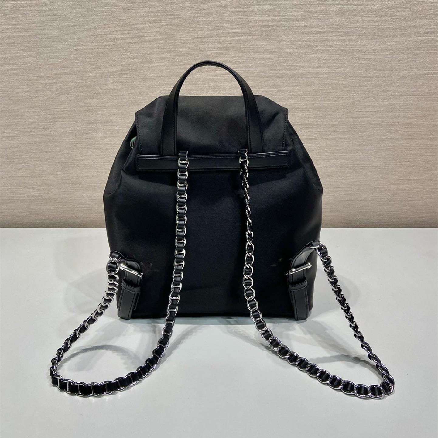 高仿Prada中古背包1BZ831黑色小號免檢版