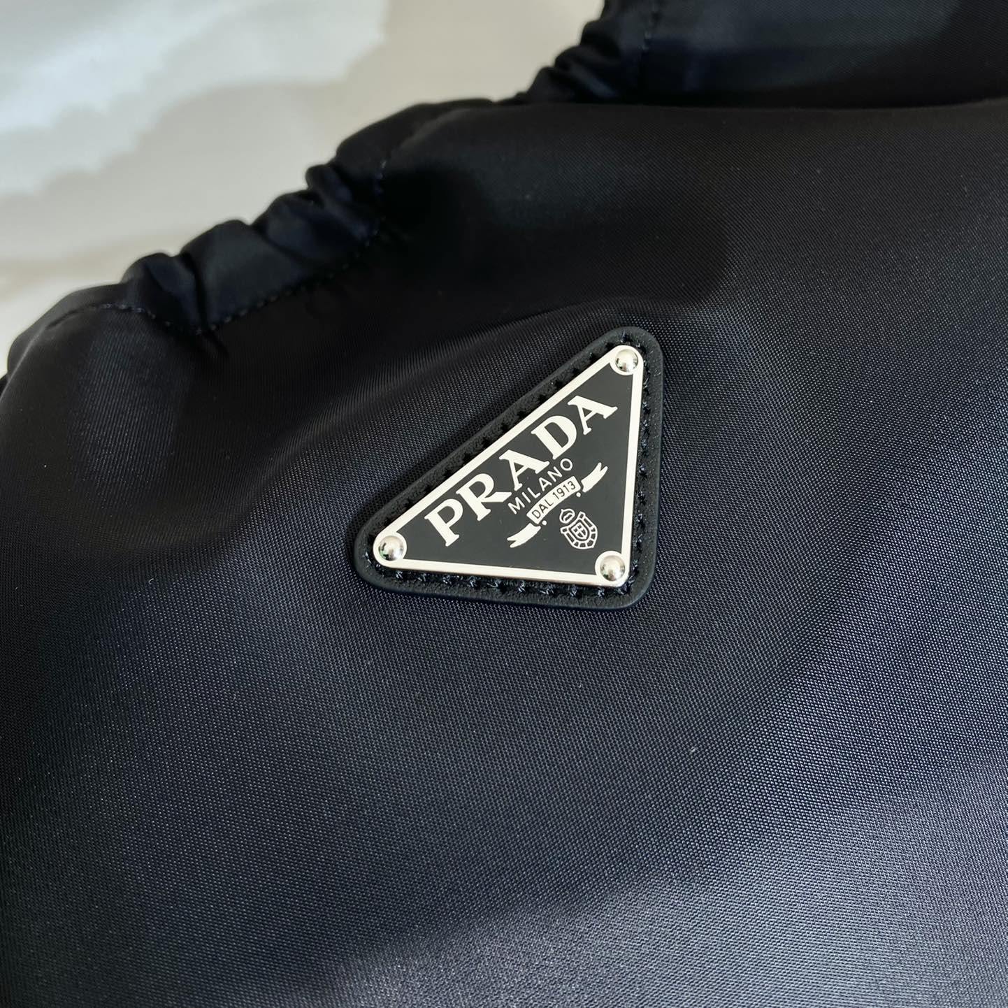 高仿Prada*ReEdition系列B6250腋下包大號黑色免檢版