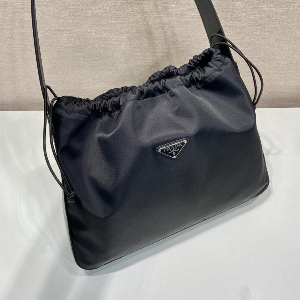 高仿Prada*ReEdition系列B6250腋下包大號黑色免檢版