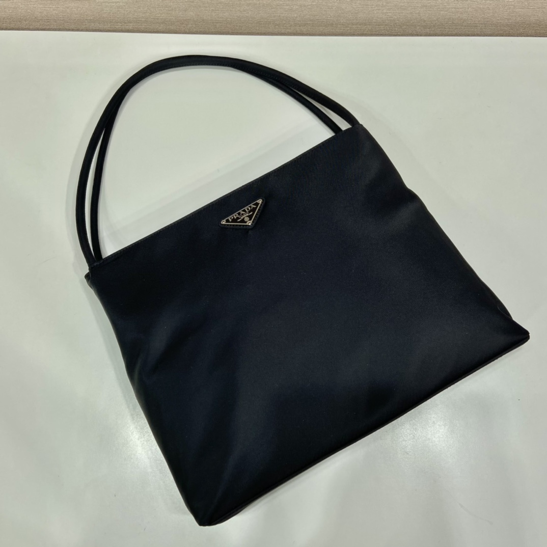 高仿Prada*Re-Edition系列中古袋B6246中號免檢版