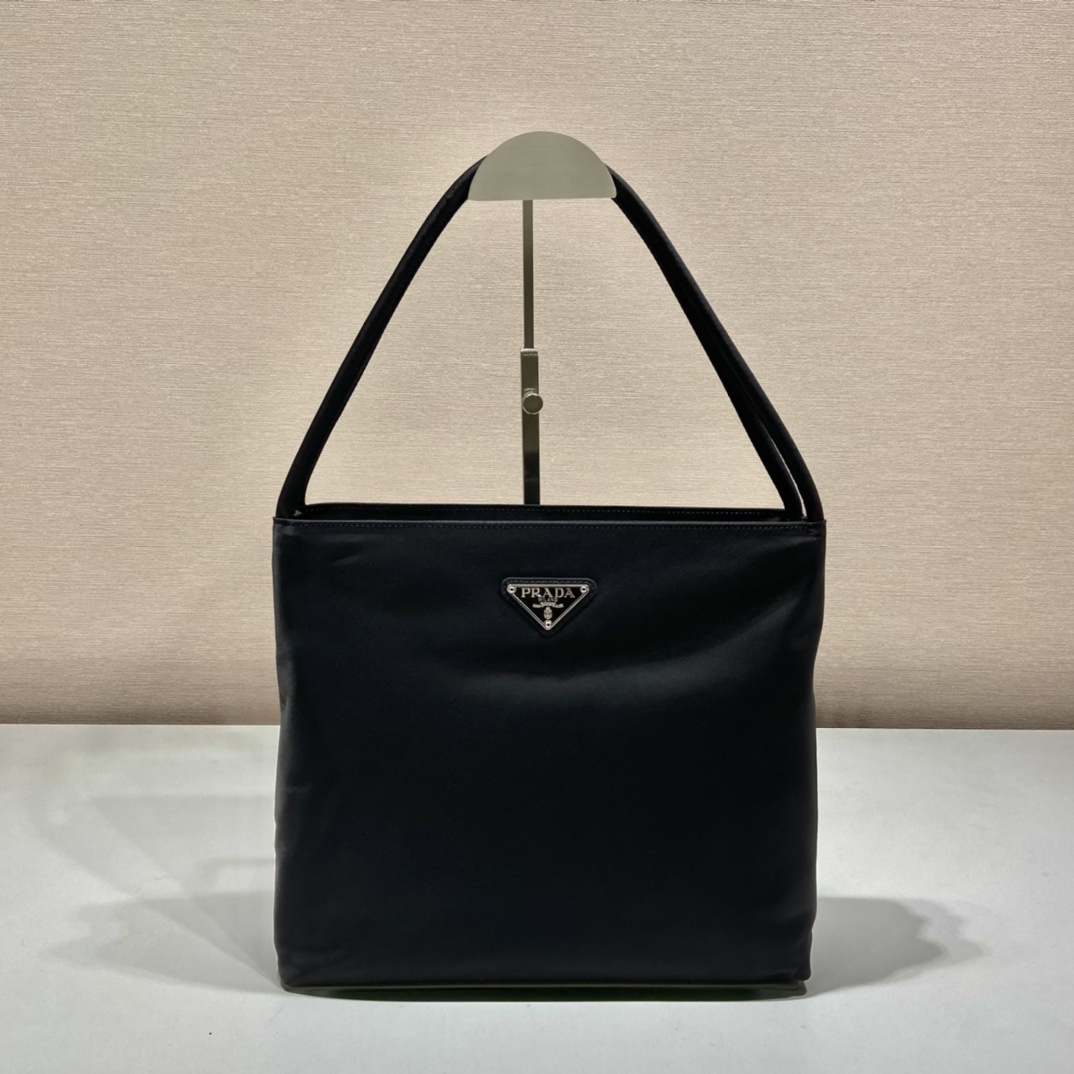 高仿Prada*Re-Edition系列中古袋B6246中號免檢版