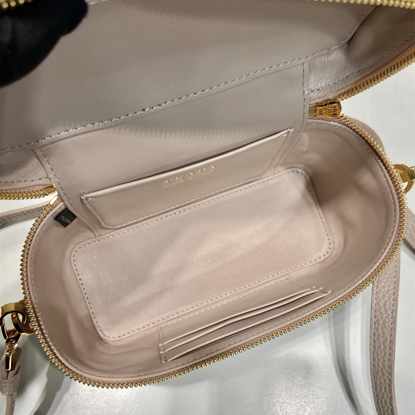 Prada 1BH202 盒子包裝滿後輪廓實拍