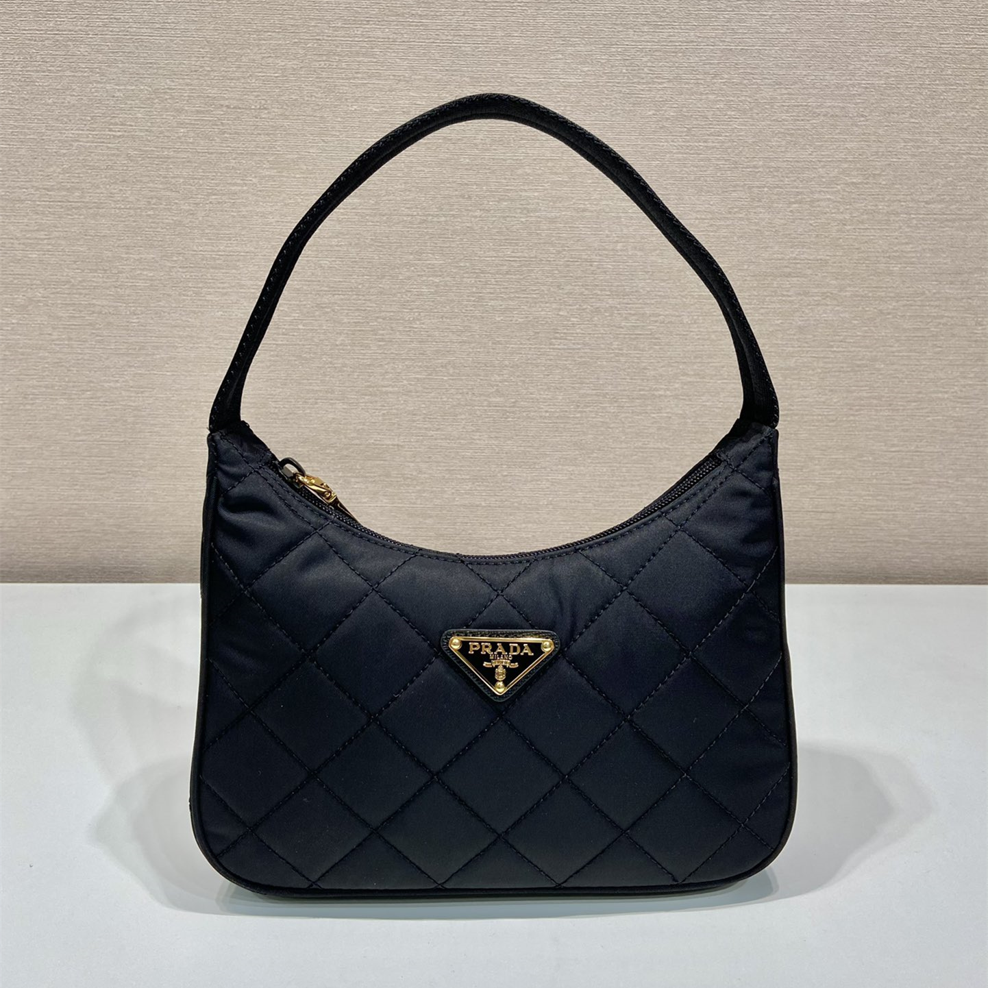 高仿Prada*Re-Edition系列Hobo袋1NE515A免檢版