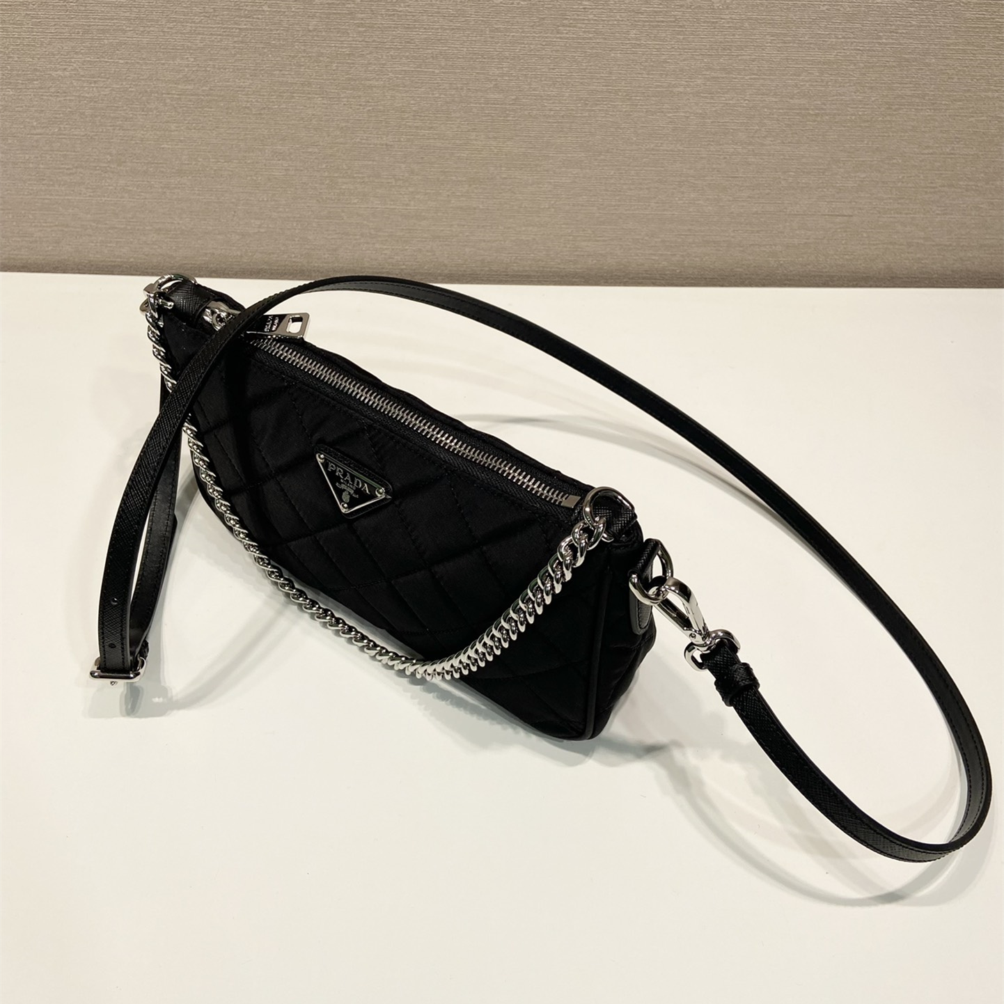 高仿Prada*Re-Edition系列麻將包1BH026免檢版